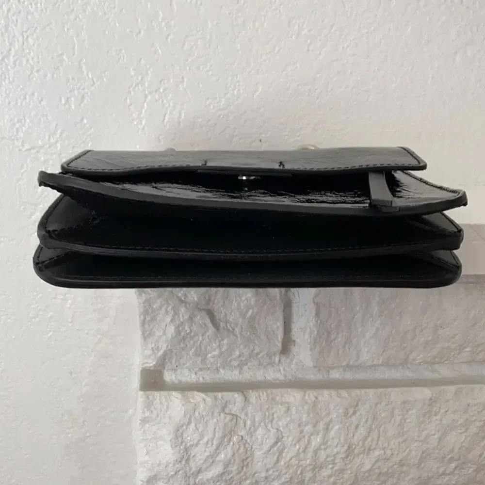 Laura DiMaggio black leather 90s Y2K patent hand bag